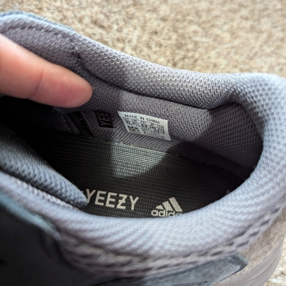 Adidas -  Yeezy Boost 700 'Mauve' - Picture 6 of 7